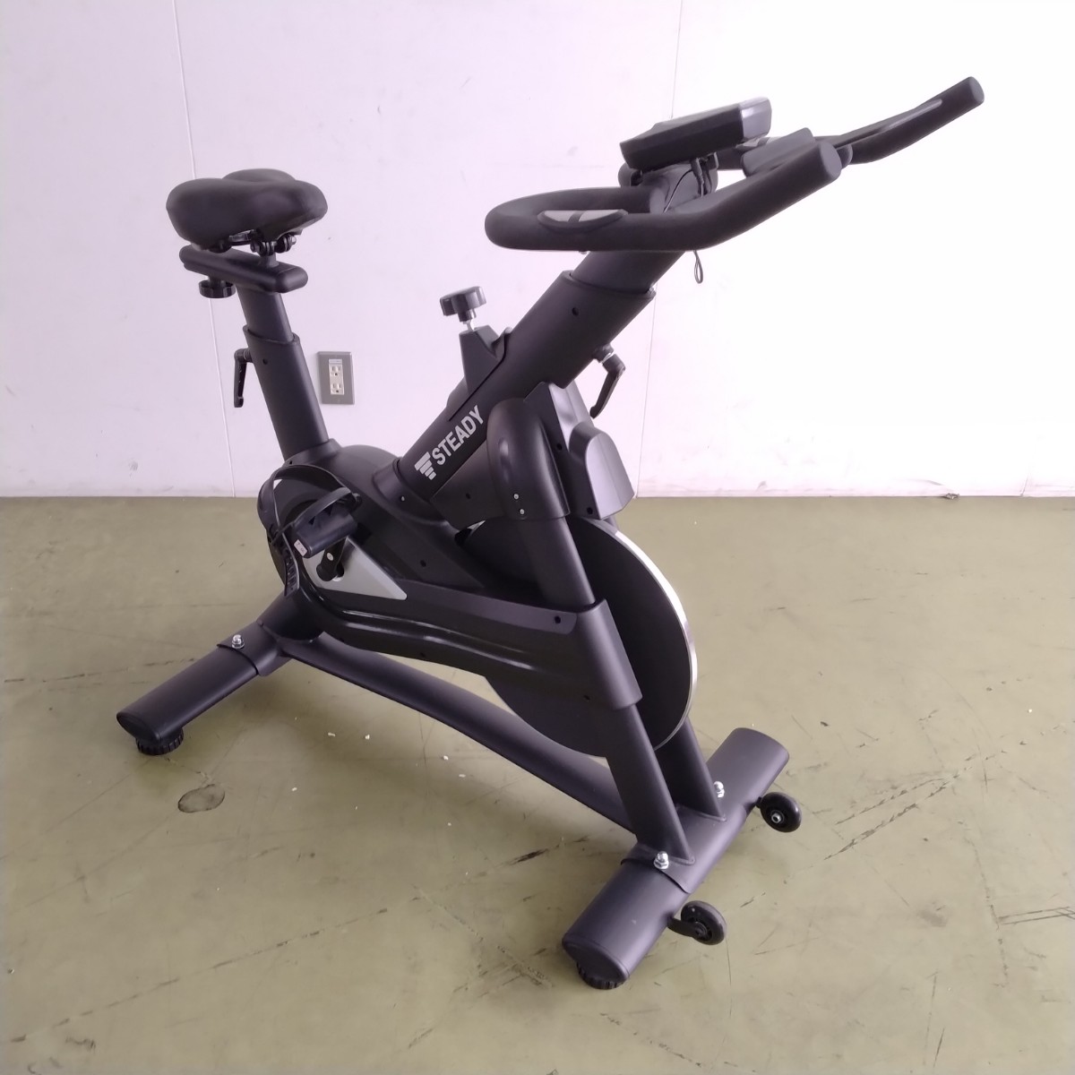 STEADY スピンバイク Pro（中古品）｜トレーニングマシンのレンタルと 